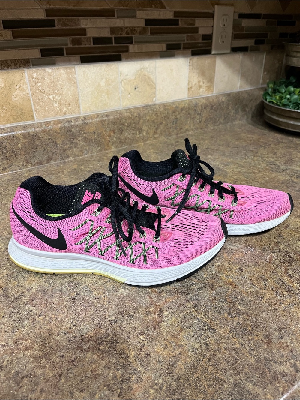 Nike Air Zoom Pegasus 32 Women 8.5 Pink Pow Volt 749344-600 Running Shoes
